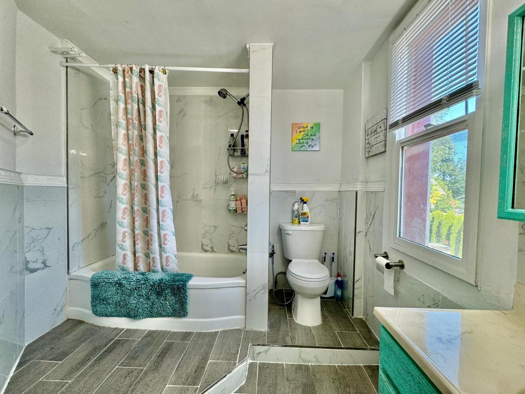 Private Room With Two Twin Beds Air Conditioning And Shared Bathrooms Located Near Seatac Airport And Downtown Seattle Buitenkant foto